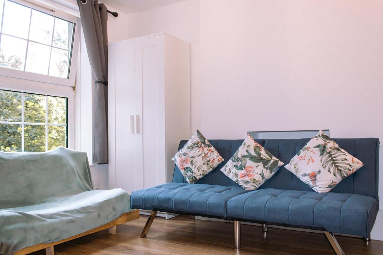 Nice 4 Bedroom Apartment Near City Centre 2-Min Walk To Metro !! Business & Family Friendly!! Лондон Экстерьер фото