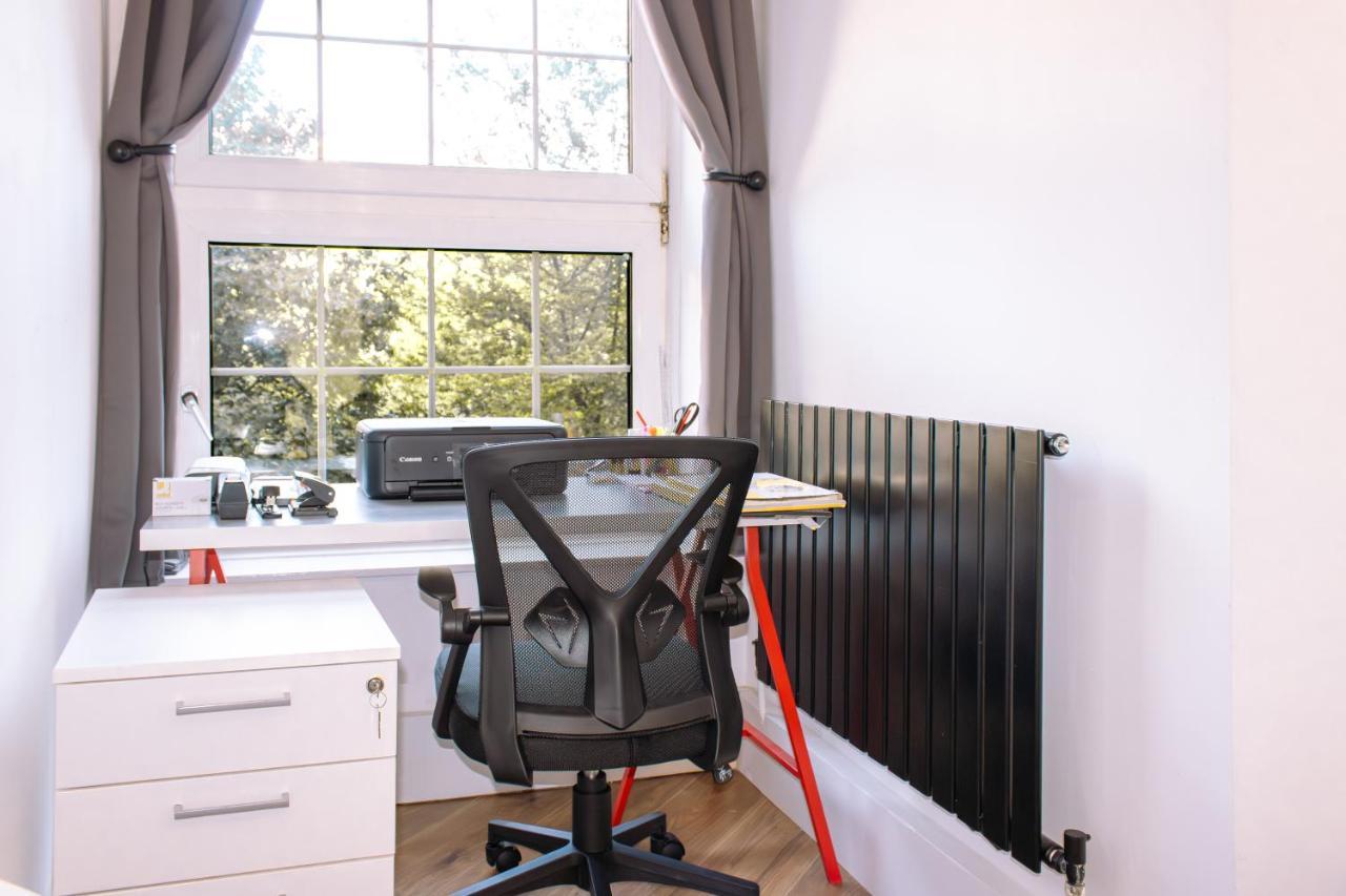 Nice 4 Bedroom Apartment Near City Centre 2-Min Walk To Metro !! Business & Family Friendly!! Лондон Экстерьер фото