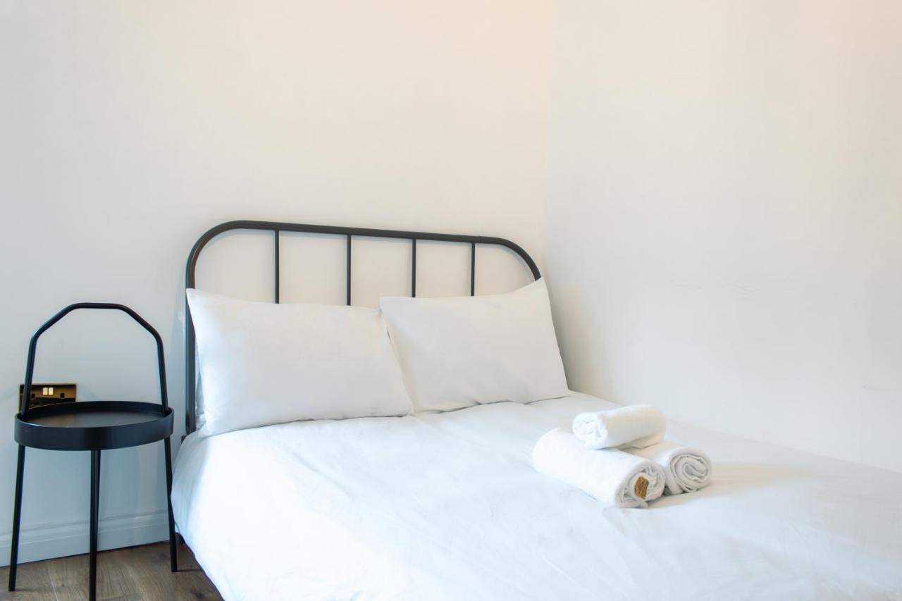 Nice 4 Bedroom Apartment Near City Centre 2-Min Walk To Metro !! Business & Family Friendly!! Лондон Экстерьер фото