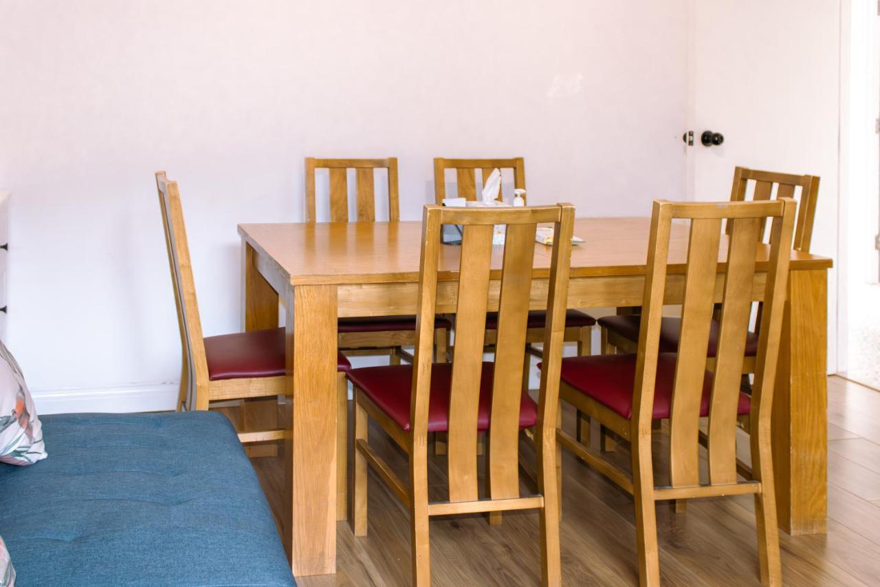 Nice 4 Bedroom Apartment Near City Centre 2-Min Walk To Metro !! Business & Family Friendly!! Лондон Экстерьер фото