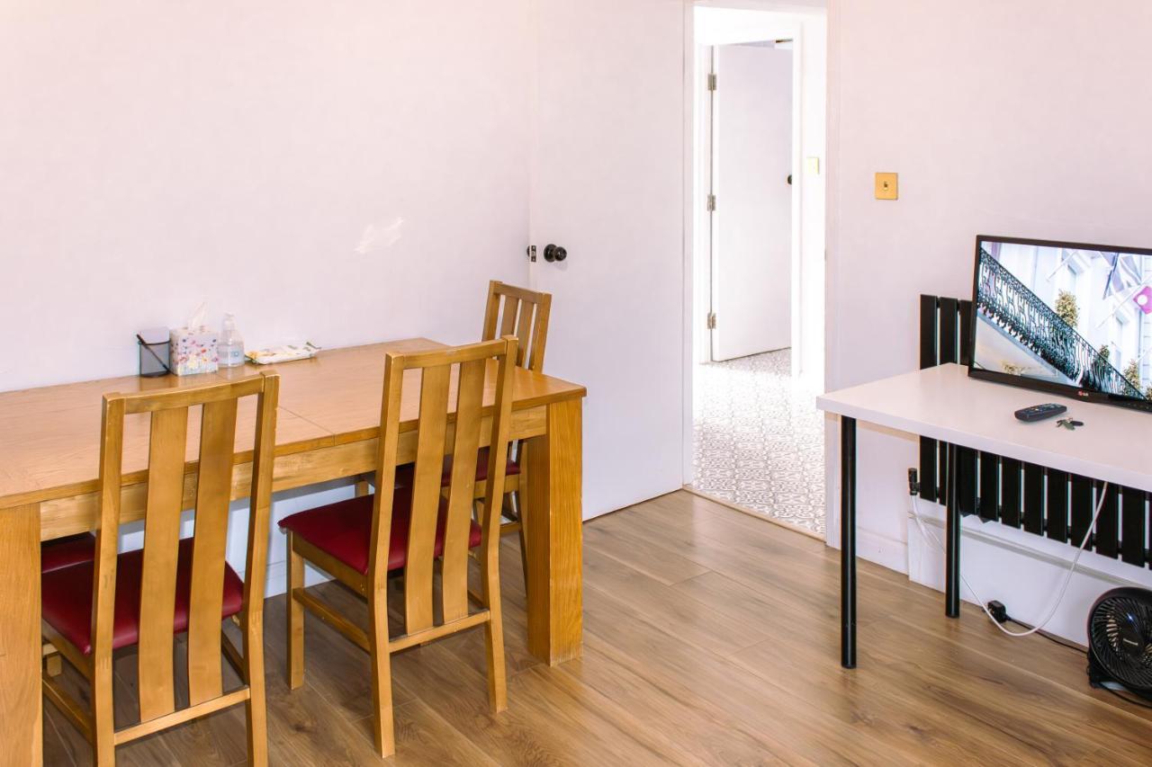 Nice 4 Bedroom Apartment Near City Centre 2-Min Walk To Metro !! Business & Family Friendly!! Лондон Экстерьер фото