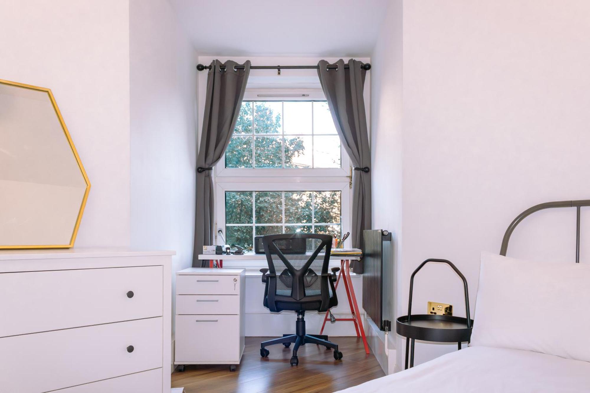Nice 4 Bedroom Apartment Near City Centre 2-Min Walk To Metro !! Business & Family Friendly!! Лондон Экстерьер фото